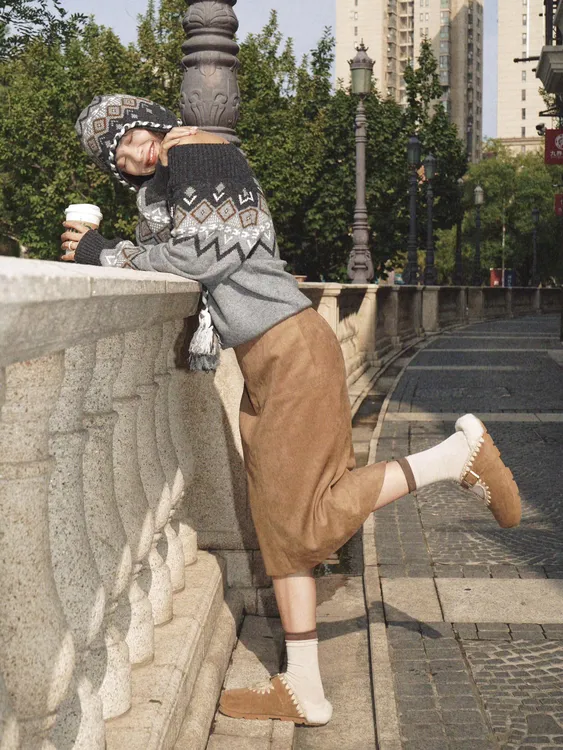 2025秋季新款费尔岛灰色印花一字肩复古慵懒风上衣百搭半身裙套装