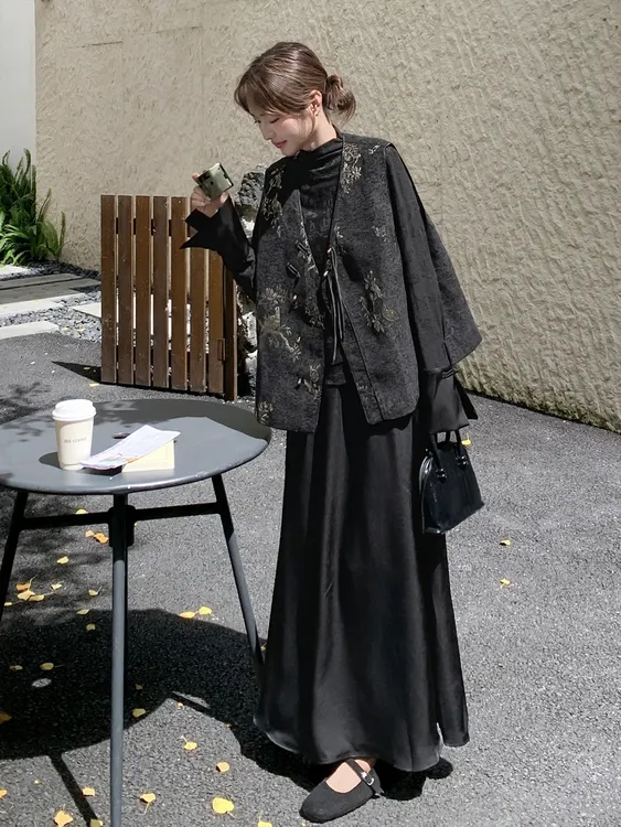 新中式国风盘扣三件套装女2025春秋季新款肌理感马甲上衣半身裙子