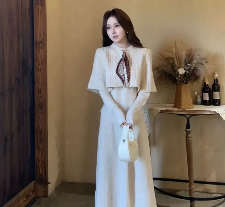 9118秋新款纯色V领长袖打底衫+麻花披肩开衫毛衣+半身长裙三件套