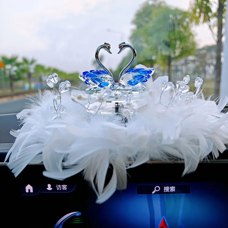 2025车载水晶天鹅太阳能自动旋转天鹅香薰装饰车内车内用品