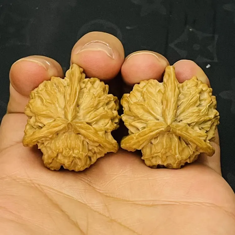 A145盘山三棱正奔3.9尺寸3.3高全品白茬文玩核桃手把件