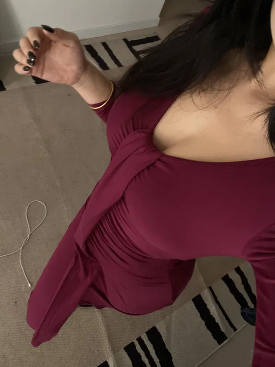 【你伍老板娘】“钓系女主”紧身弹力深v小妈人妻连衣裙开叉不规则