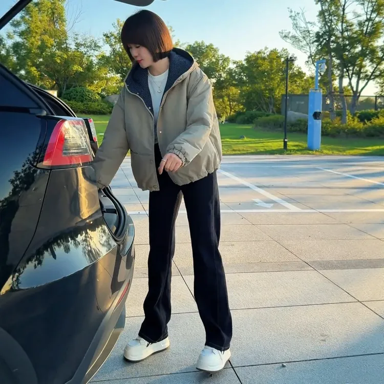 连帽时尚设计感加厚加棉短款外套女2025秋冬休闲百搭显瘦棉服上衣
