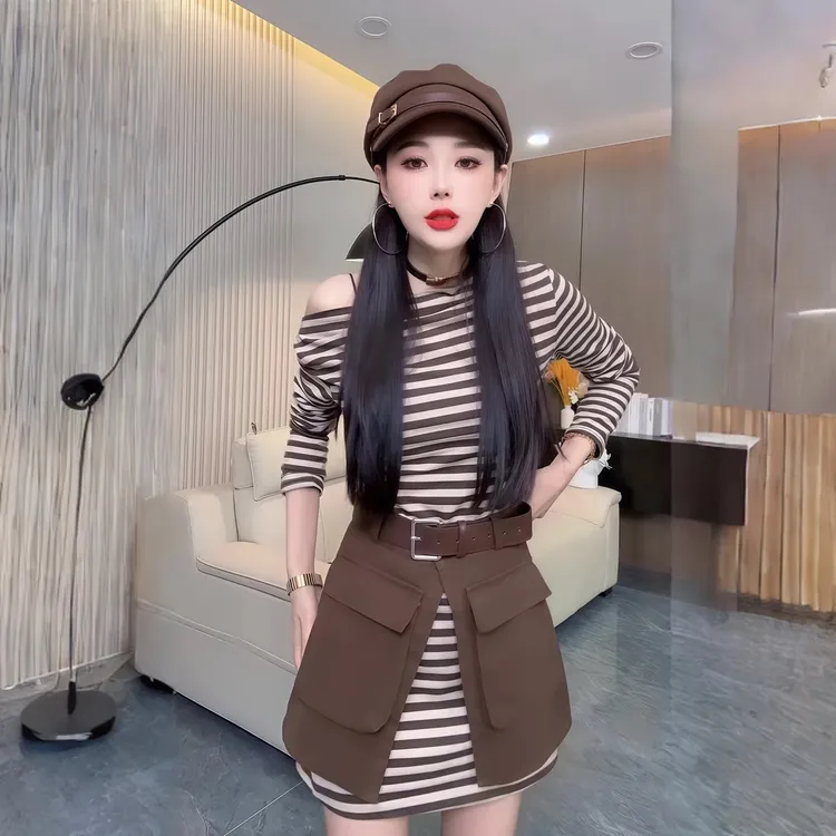 早秋韩版斜肩条纹长袖上衣搭配高腰显瘦裙子套装