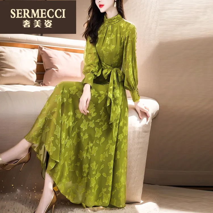 奢美姿2025年初秋法式浪漫系带收腰大摆高级感绿色灯笼袖连衣裙