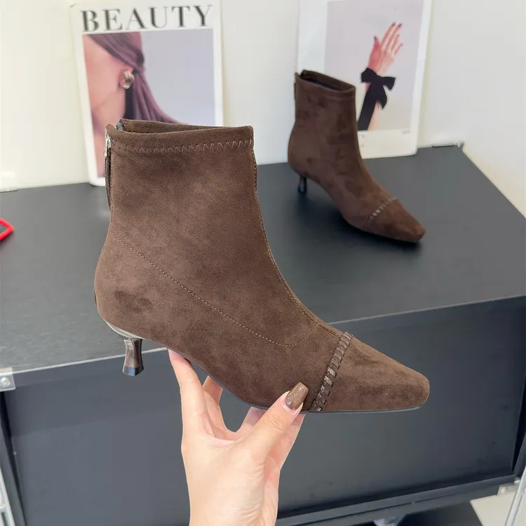 绒面方头拼接细跟短靴女2025秋冬季新款小众复古百搭配裙子瘦瘦靴