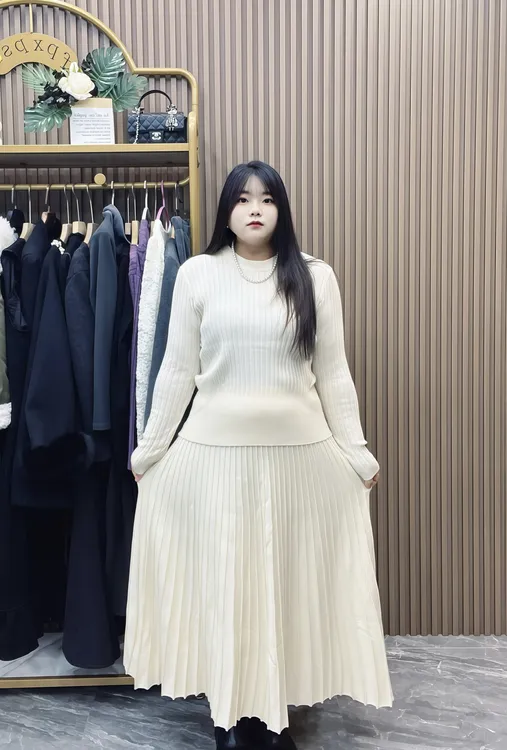 （莉莉家）大码女装秋冬款针织百褶收腰时尚套装显瘦减龄打底两件套