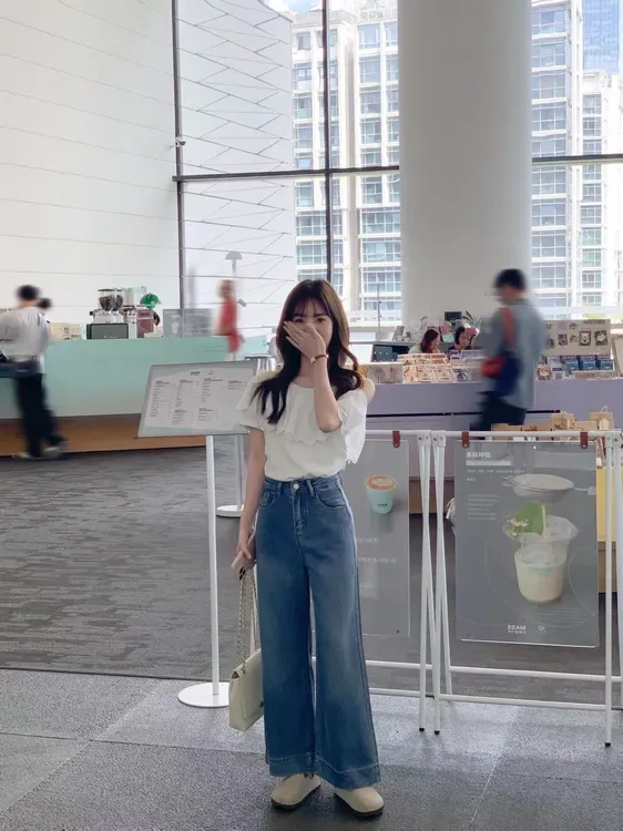 2025 夏季新款韩系甜美气质蕾丝荷叶边斜肩上衣复古高腰牛仔裤