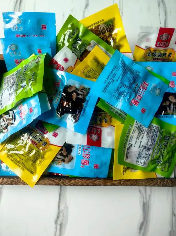 云南山珍油炸牛肝菌、鸡枞菌、松茸菌子小食品即食云南特产