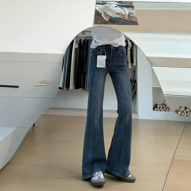 雪千羽蓝色微喇牛仔裤女春秋新款梨形身材显瘦遮胯弹力喇叭长裤子