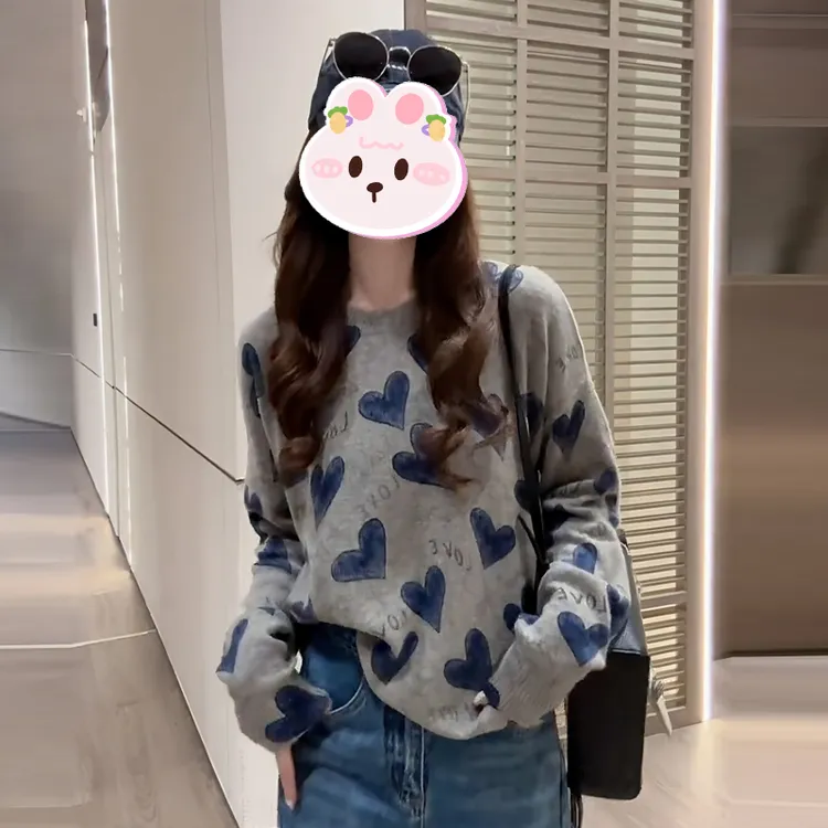 慵懒风灰色圆领套头爱心针织衫女2025秋季新款宽松显瘦上衣打底衫