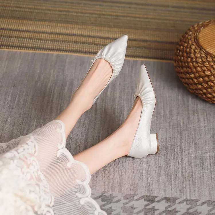 真皮高跟鞋粗跟单鞋白色珍珠设计感小众真皮单鞋女2025年春季新款
