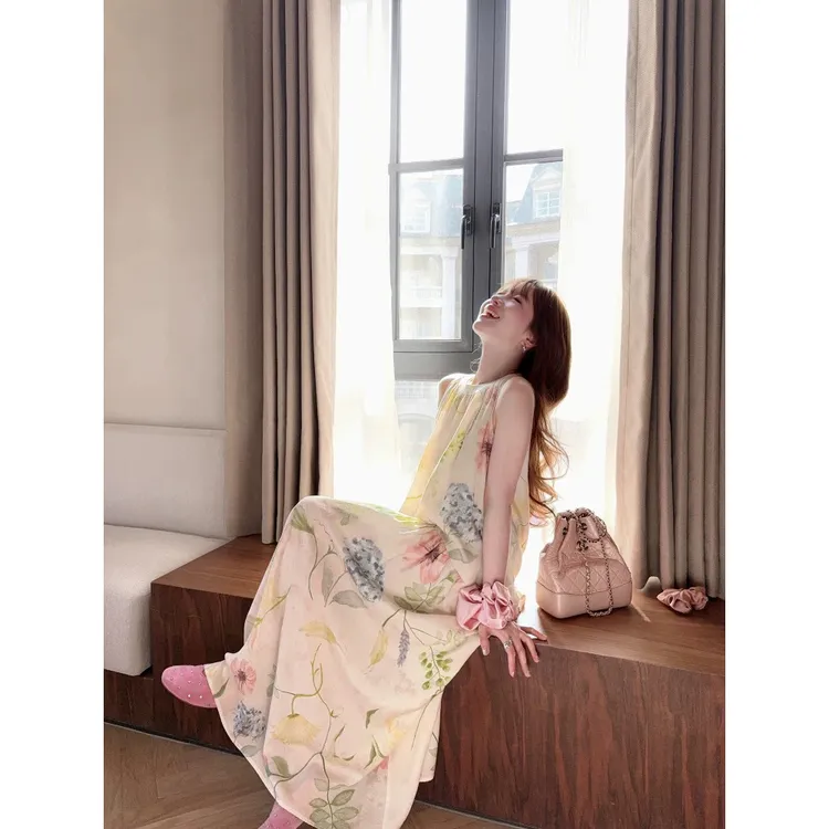 夏日彩绘 甜圈圈 法式温柔甜美优雅气质挂脖背心吊带宽松连衣裙