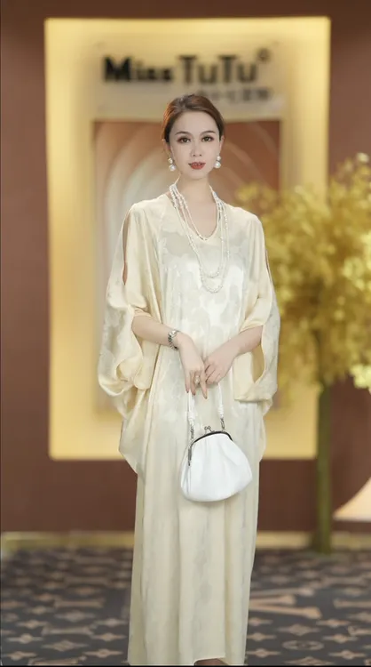 MissTuTu2025高级感轻奢优雅时尚气质显瘦连衣裙