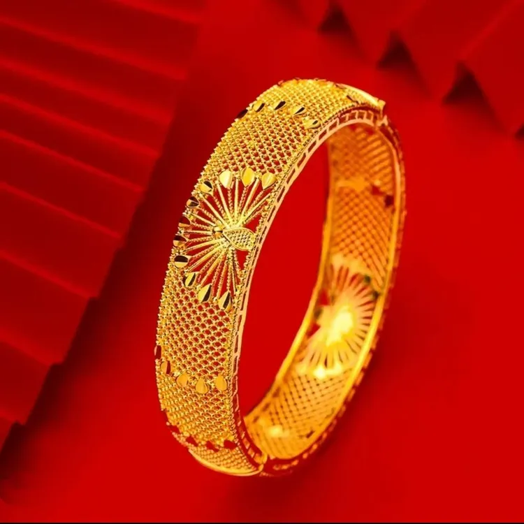 民族风雕花孔雀开屏卡扣手镯