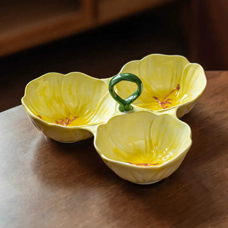 异形盘创意幸运草陶瓷果盘家用精致客厅水果零食糖果盘子三格分隔