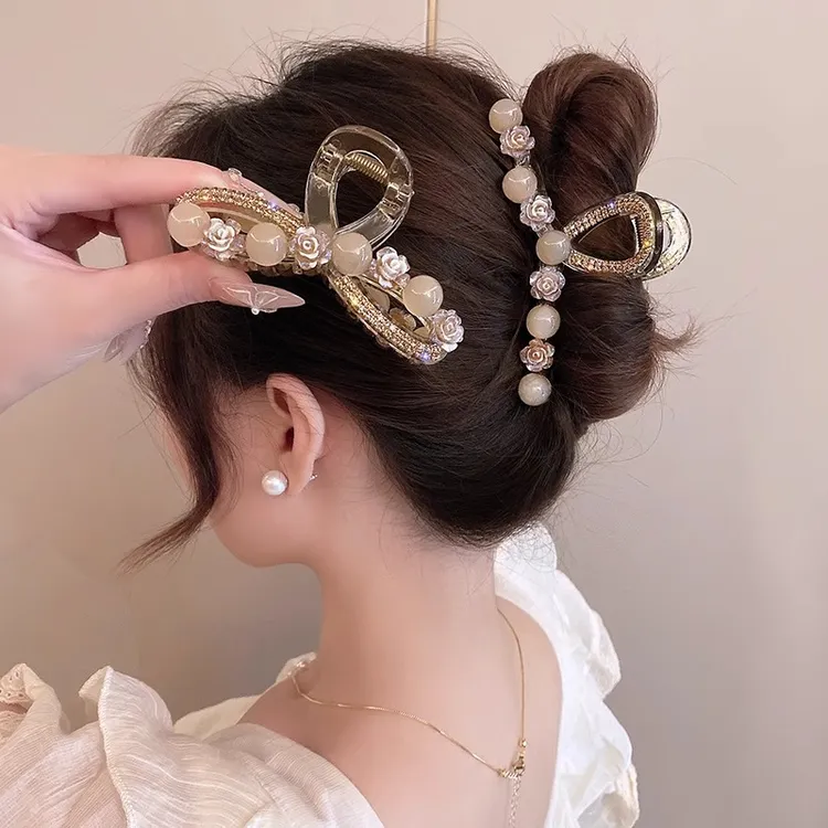 优雅小香风山茶花珠珠抓夹大号发量多女后脑勺高端盘发鲨鱼夹发夹