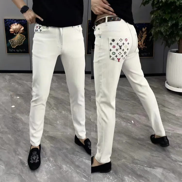 秋季新款百搭时尚刺绣牛仔裤男绿松石扣白色小脚裤男潮流显瘦舒适