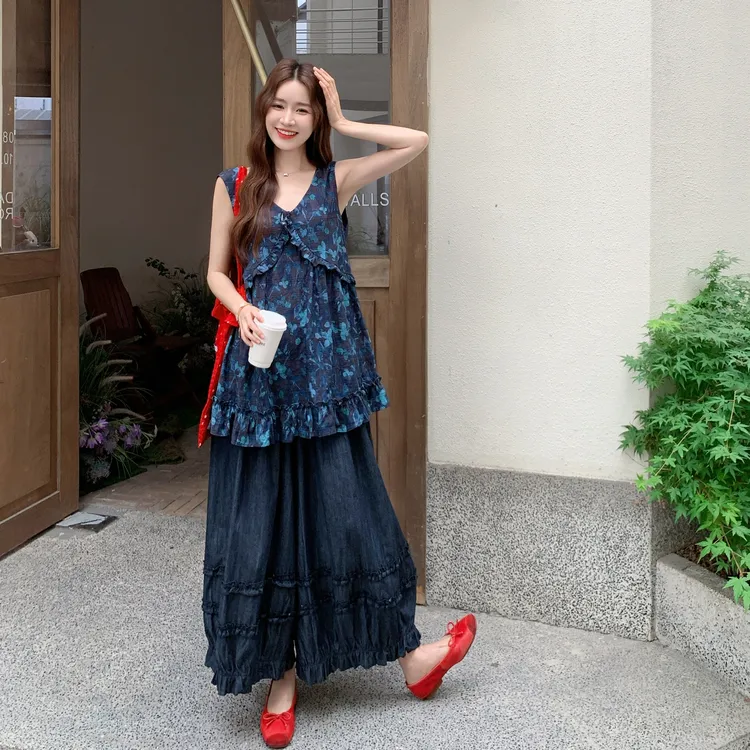 复古慵懒风时尚套装女夏季2025新款碎花V领无袖上衣阔腿裤两件套