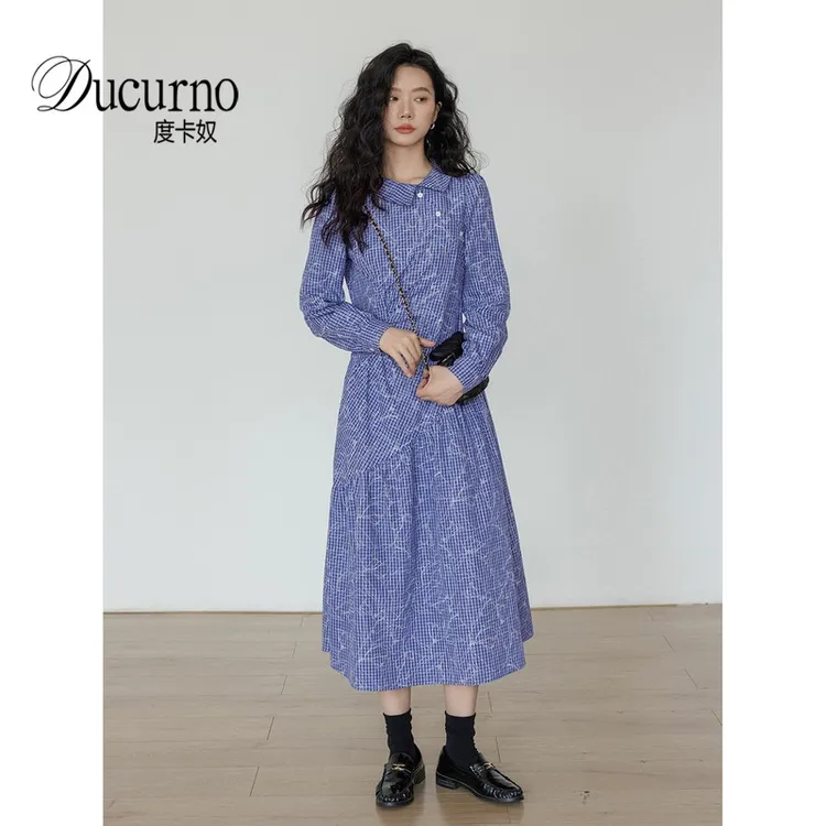 设计感长袖格纹洋装连衣裙女秋季2025新款显瘦刺绣收腰法式长裙子