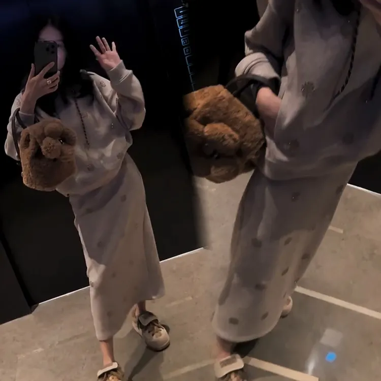 2025秋冬新款时尚显瘦气质网红高档套装女高级百搭宽松大码两件套