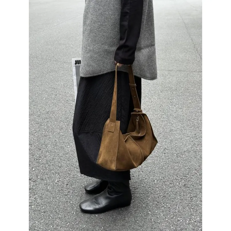 ZEUGEE【松弛感枕头包】2025秋冬新款小众设计真皮单肩斜跨包冬季