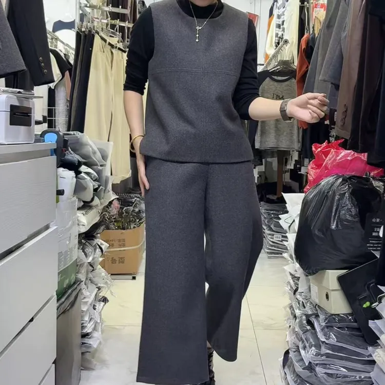 916毛呢休闲2件套（马甲，裤子2件）
