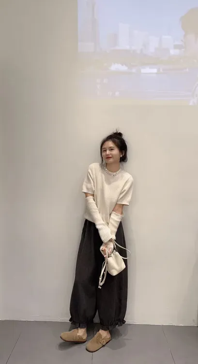 2025秋季新款韩系圆领亮片领口袖套针织衫女套头毛衣木耳边休闲裤