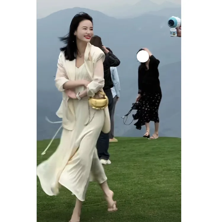 大码胖mm高端精致吊带连衣裙女25夏季新款时尚后开叉防晒衬衫套装