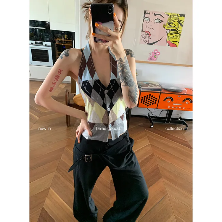 THREE GOOOD/三吉美式格纹拼色提花挂脖毛织吊带背心Y725Z04985