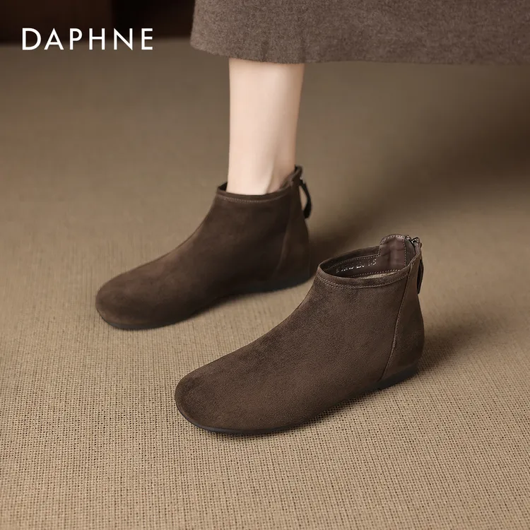 达芙妮棕色短靴女2025新款秋季瘦瘦靴复古及踝马丁靴平底通勤靴子