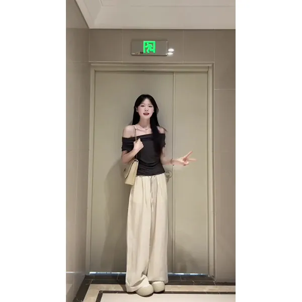 黑色一字肩短袖T恤女夏季新款显瘦百搭短款露肩上衣+休闲裤套装