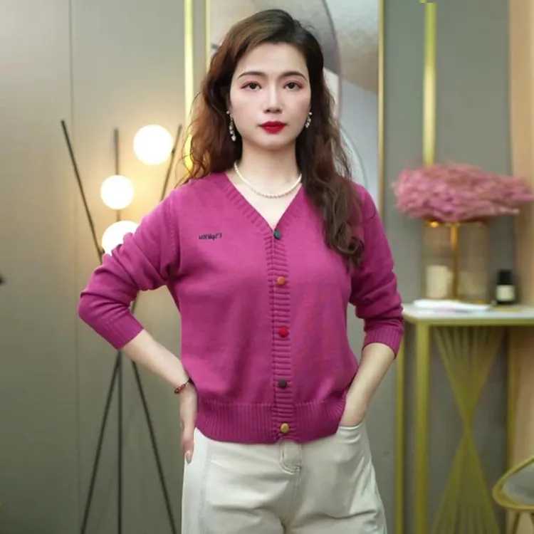 高级感时尚简约v领长袖针织衫女2026年春秋新款宽松彩扣开衫上衣