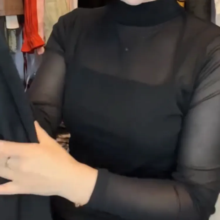 新款百搭修身显瘦蕾丝网打底衫