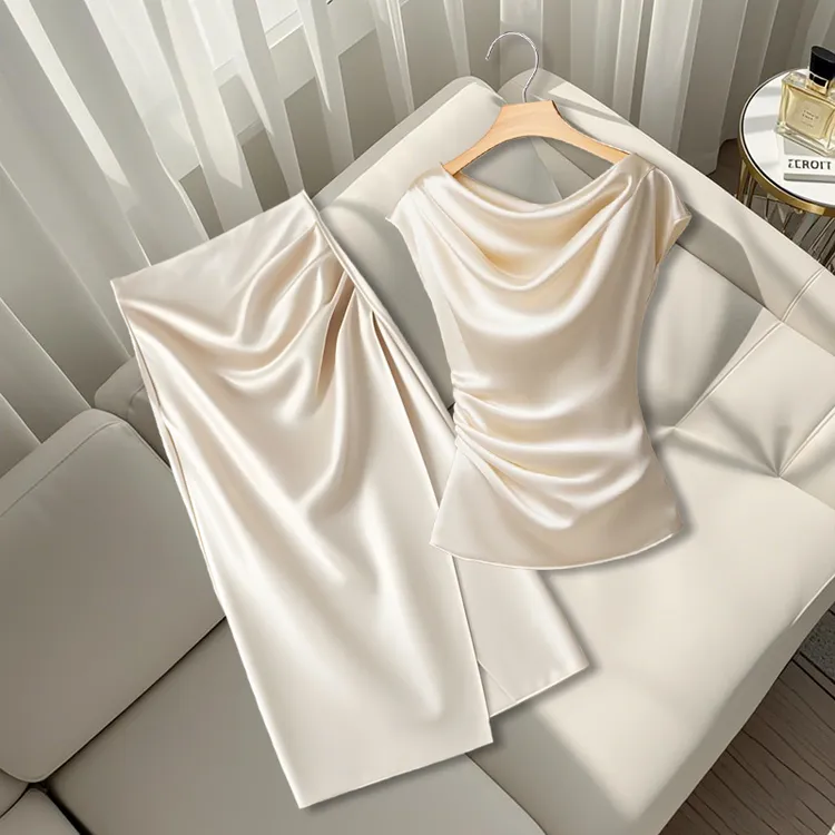 法式轻熟时尚洋气穿搭套装裙2025夏季独特缎面荡领上衣百搭半身裙