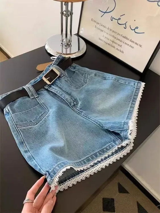 韩系辣妹蓝色蕾丝设计牛仔短裤2025夏季新款显瘦显高气质热裤子潮