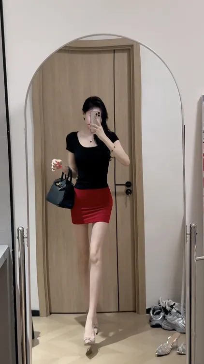 2025辣妹纯欲风包臀裙显瘦短款时尚紧身高腰夏季性感红色包臀裙