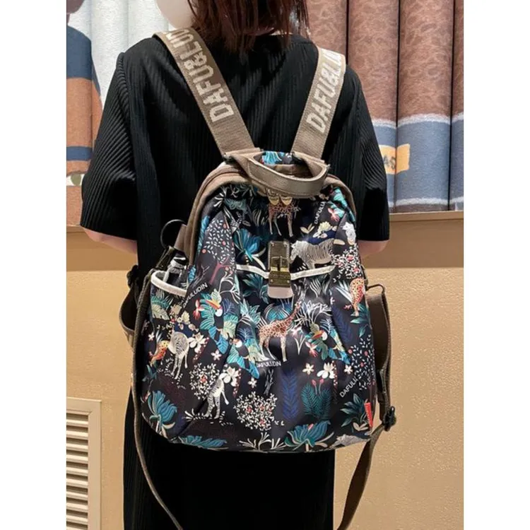 轻奢南韩丝轻便大容量妈妈双肩包女2025新款时尚旅行背包学生书包