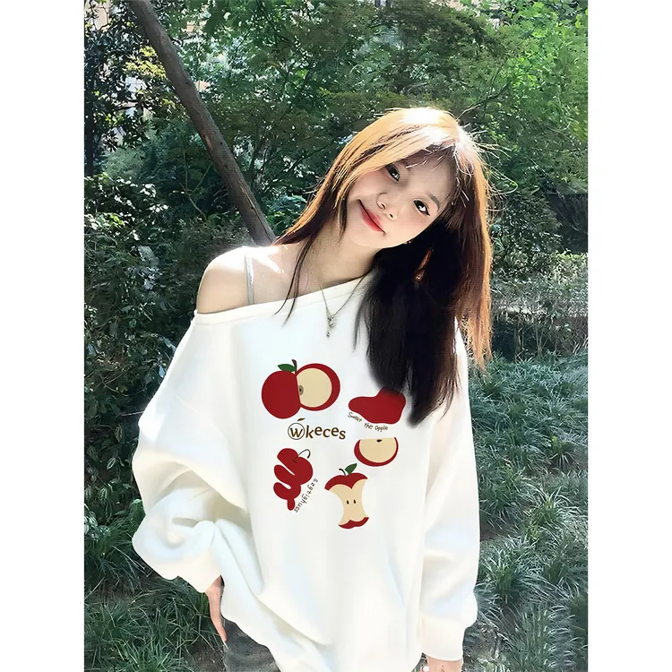纯棉甜辣妹苹果印花斜肩卫衣女秋冬季中长款百搭宽松遮肉白色上衣