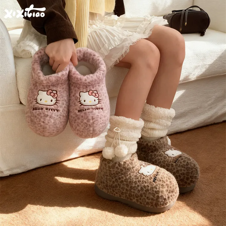 细细条 冬季保暖毛毛雪地靴女可爱防滑正版HelloKitty猫户外棉鞋