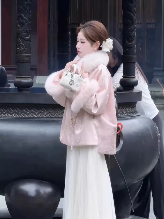 【现货运费险】飞花令·蝶新中式粉色重工加厚内胆外套秋冬新款上衣