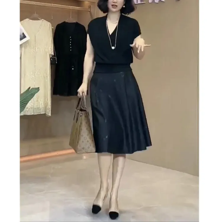 DouPB轻奢232562025夏季新款纯色V领打底衫时尚半身中裙女显瘦潮