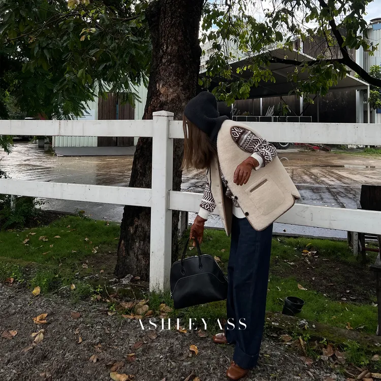 【ASHLEYASS】“羊羔毛背心马甲”时髦洋气毛呢外套马甲LSJ251242S