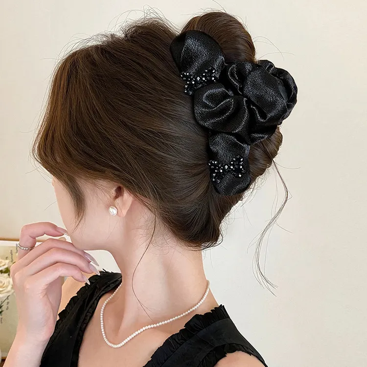 法式褶皱云朵蝴蝶结水钻抓夹女高级感2025新后脑勺鲨鱼夹发夹头饰