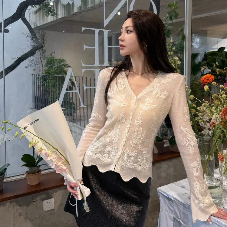 王嬛嬛MsLime【提花】100%绵羊毛白色毛织开衫 HD2C0718 秋冬穿搭