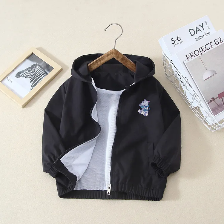 2025年冲锋衣儿童装洋气连帽新款上衣男童夹克卡通男孩风衣外套春