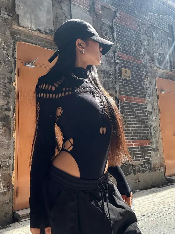 欧美新款辣妹镂空破洞蜘蛛中领修身长袖连体衣女