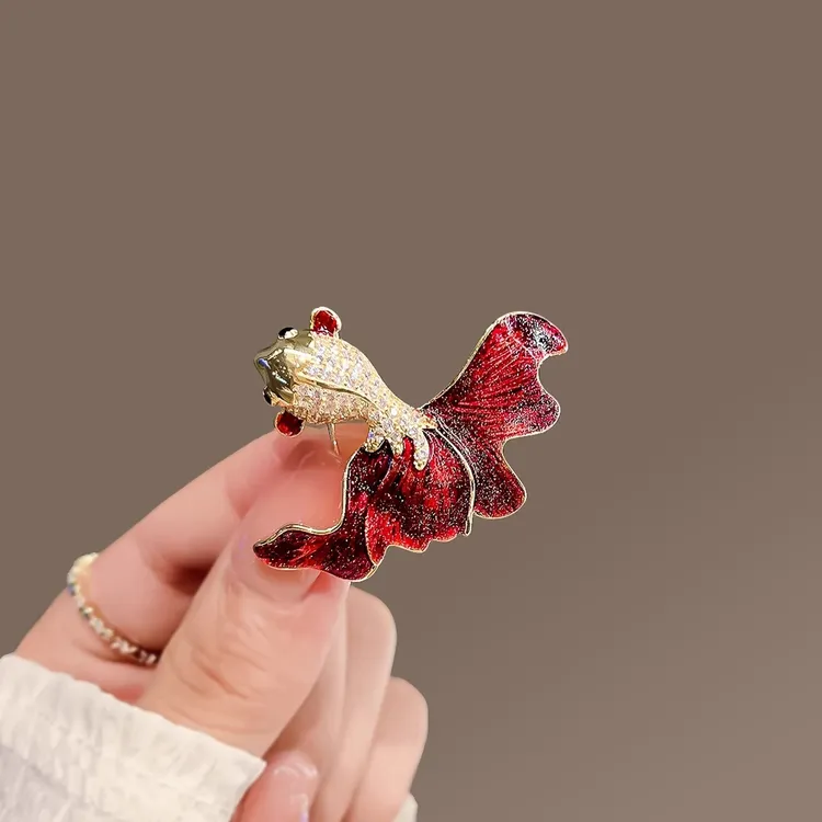 金鱼胸针高端百搭红色高级感好运锦鲤胸花创意外套配饰礼物别针