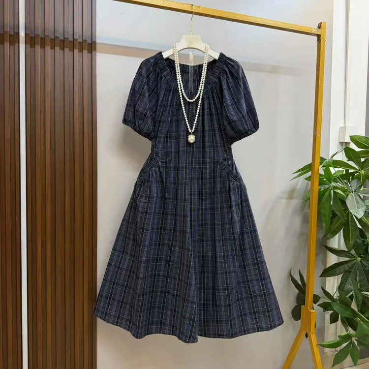 新款大码女装时尚洋气V领收腰显瘦连衣裙