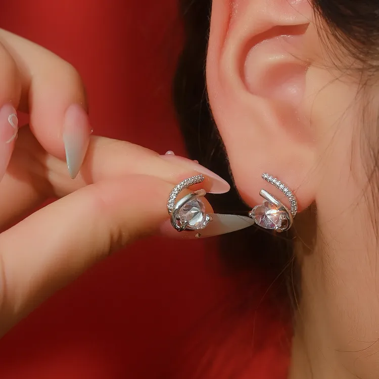 铜合金耳饰 双排爱心耳环时尚首饰耳饰配饰小众时尚气质高级耳钉